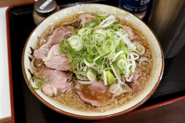 【背脂肉蕎麦】これはラーメン? いや、唯一無二であり、未体験の絶品「背脂肉蕎麦」だ!:パリッコ『今週のハマりめし』第260回